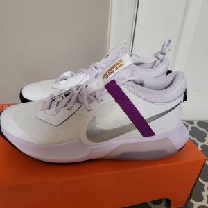 Nike Ait crossovers size 7y. New in box no top